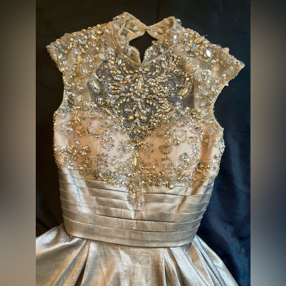 Gorgeous Gold Formal - Picture 5 of 13